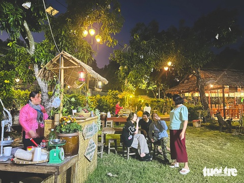 Nồng nàng đêm Tân Thuận Tây bên bờ sông Tiền - Ảnh 2.