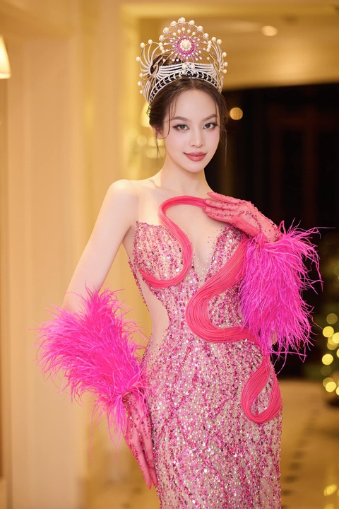 Người đẹp nào đăng quang Hoa hậu Việt Nam có tuổi đời nhỏ nhất? - Ảnh 3. Người đẹp đăng quang Hoa hậu Việt Nam có tuổi đời nhỏ nhất là ai? - Ảnh 4.