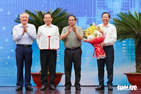 Thủ tướng dự hội nghị công bố quy hoạch TP.HCM, trong 15 ngày TP sẽ ban hành kế hoạch thực hiện - Ảnh 3. Thủ tướng dự hội nghị công bố quy hoạch TP.HCM, trong 15 ngày TP sẽ ban hành kế hoạch thực hiện - Ảnh 3.