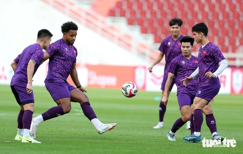 Tuyển Việt Nam hào hứng làm quen 'chảo lửa' Rajamangala - Ảnh 9.