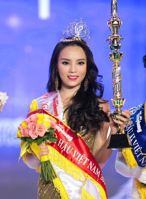 Người đẹp nào đăng quang Hoa hậu Việt Nam có tuổi đời nhỏ nhất? - Ảnh 7. Người đẹp đăng quang Hoa hậu Việt Nam có tuổi đời nhỏ nhất là ai? - Ảnh 8.