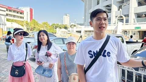 Vất vả tìm vé ủng hộ đội nhà - Ảnh 1. Vất vả tìm vé ủng hộ đội nhà - Ảnh 1.