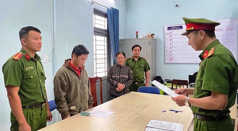 Mâu thuẫn lúc hát karaoke, hai anh em ruột bị bạn hát đâm trọng thương - Ảnh 1.