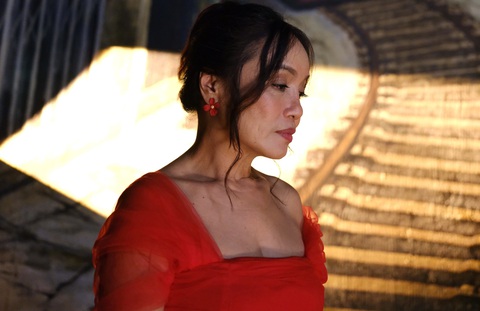 Mưa trên cánh bướm và con quái vật trong mỗi gia đình - Ảnh 2. Mưa trên cánh bướm và con quái vật trong mỗi gia đình - Ảnh 2.
