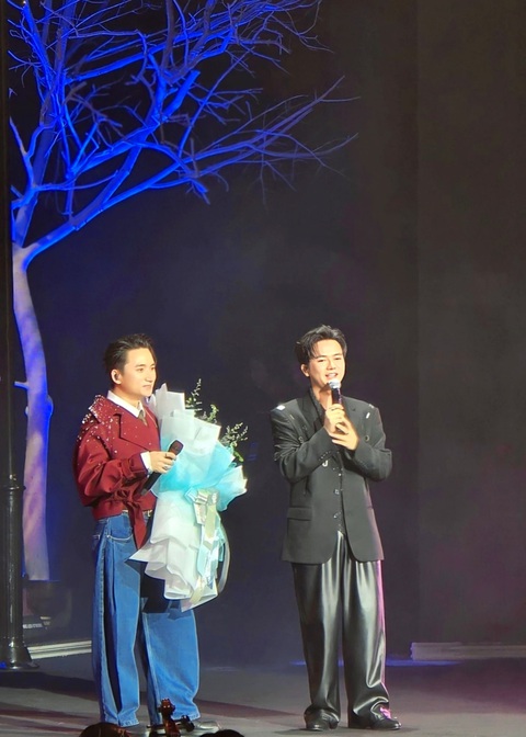 Phan Mạnh Quỳnh bối rối trước Mỹ Tâm, suýt quên đây là concert của chính mình - Ảnh 3. Phan Mạnh Quỳnh bối rối trước Mỹ Tâm, suýt quên đây là concert của chính mình - Ảnh 3.