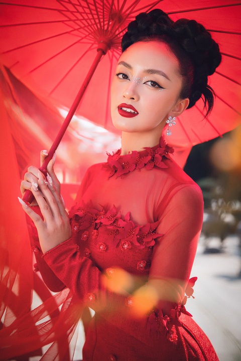 Hoa hậu Châu Á tại Mỹ - Nicole Hồ khoe sắc với áo dài xuân - Ảnh 1. Hoa hậu Châu Á tại Mỹ - Nicole Hồ khoe sắc với áo dài xuân - Ảnh 1.
