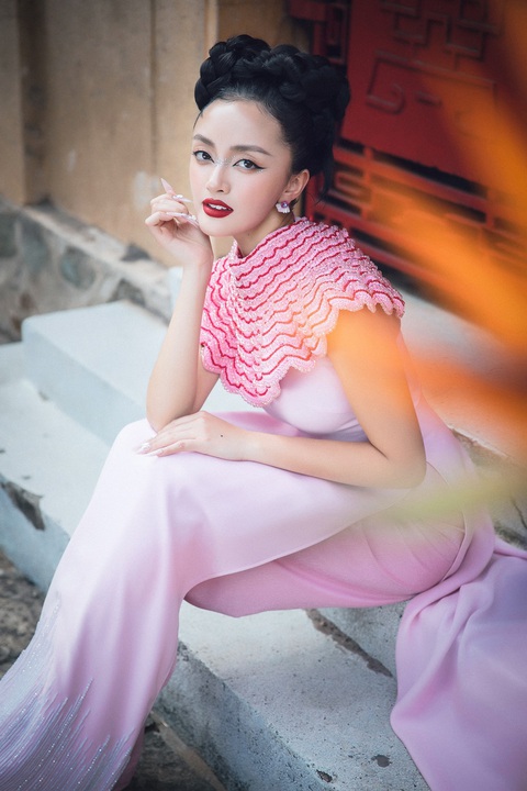 Hoa hậu Châu Á tại Mỹ - Nicole Hồ khoe sắc với áo dài xuân - Ảnh 1. Hoa hậu Châu Á tại Mỹ - Nicole Hồ khoe sắc với áo dài xuân - Ảnh 2.