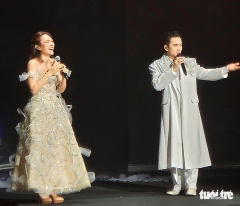 Phan Mạnh Quỳnh bối rối trước Mỹ Tâm, suýt quên đây là concert của chính mình - Ảnh 1. Phan Mạnh Quỳnh bối rối trước Mỹ Tâm, suýt quên đây là concert của chính mình - Ảnh 1.