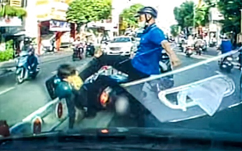 Sắp xét xử người đánh cô gái sau va quẹt giao thông ở quận 4 - Ảnh 1. Sắp xét xử người đánh cô gái sau va quẹt giao thông ở quận 4 - Ảnh 1.