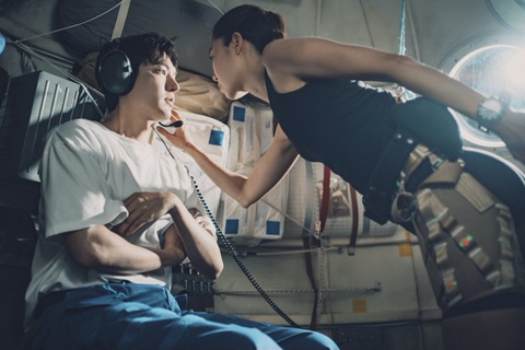 Khi điện thoại đổ chuông bị tẩy chay; Lee Min Ho khiến khán giả bất ngờ với cảnh 18+ - Ảnh 3. Khi điện thoại đổ chuông bị tẩy chay; Lee Min Ho khiến khán giả bất ngờ với cảnh 18+ - Ảnh 3.