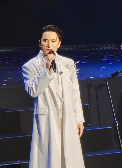Phan Mạnh Quỳnh bối rối trước Mỹ Tâm, suýt quên đây là concert của chính mình - Ảnh 2. Phan Mạnh Quỳnh bối rối trước Mỹ Tâm, suýt quên đây là concert của chính mình - Ảnh 2.