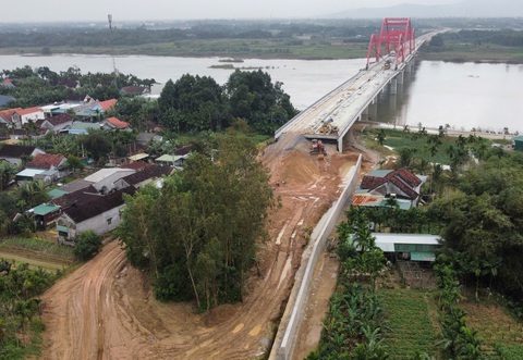 Cưỡng chế khu đất khiến cầu Trà Khúc 3 'đứng bánh' - Ảnh 4.