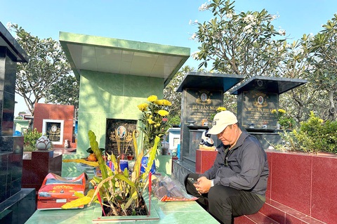 Hiếu ân không cần 'phông bạt' - Ảnh 1. Hiếu ân không cần 'phông bạt' - Ảnh 1.