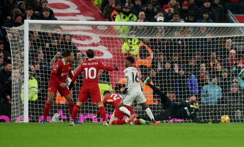 Man United cầm hòa Liverpool trong trận cầu suýt bị hoãn - Ảnh 5.