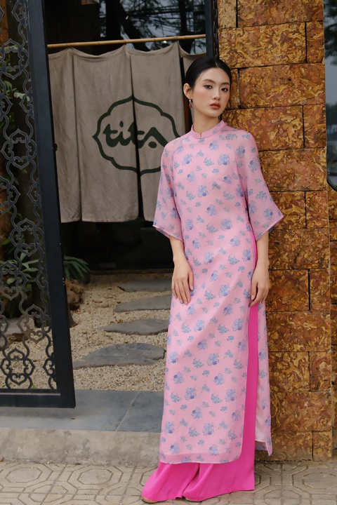 Ngắm áo dài Tết Ất Tỵ từ truyền thống đến cách tân đều có đủ - Ảnh 8. Ngắm áo dài Tết Ất Tỵ từ truyền thống đến cách tân - Ảnh 9.