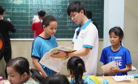 Câu chuyện ở một lớp học tình thương: Người thầy cũng là người bạn - Ảnh 1. Câu chuyện ở một lớp học tình thương: Người thầy cũng là người bạn - Ảnh 1.