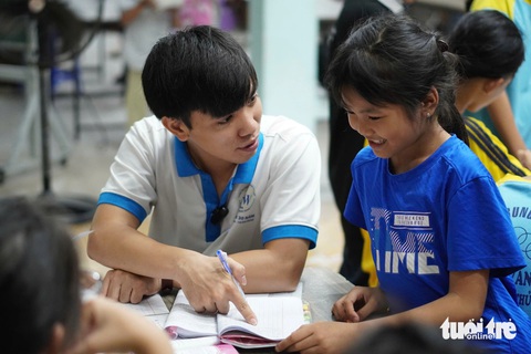 Câu chuyện ở một lớp học tình thương: Người thầy cũng là người bạn - Ảnh 3. Câu chuyện ở một lớp học tình thương: Người thầy cũng là người bạn - Ảnh 3.