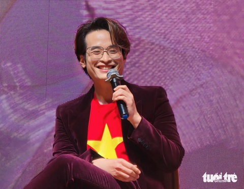 Vừa đi bão đêm qua, Hà Anh Tuấn bật cười khi được hỏi có tổ chức concert tại Thái Lan không - Ảnh 3. Hà Anh Tuấn - Ảnh 3.