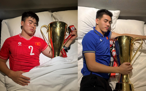 Trend 'ẵm cup đi ngủ' của tuyển Việt Nam gây sốt; Đào, phở và piano là phim được yêu thích nhất - Ảnh 3. Trend 'ẵm cup đi ngủ' của tuyển Việt Nam gây sốt; Đào, phở và piano là phim được yêu thích nhất - Ảnh 3.