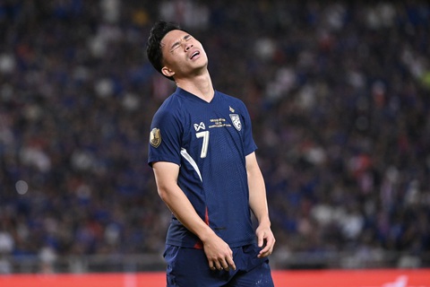 Supachok lên tiếng sau bàn thắng không fair-play - Ảnh 1. Supachok nói không biết bóng được cầu thủ Việt Nam đưa ra ngoài vì có người chấn thương - Ảnh 1.