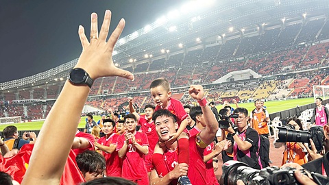Việt Nam vô địch ASEAN Cup 2024: Nguồn năng lượng mới cho mọi người - Ảnh 1. Việt Nam vô địch ASEAN Cup 2024: Nguồn năng lượng mới cho mọi người - Ảnh 1.