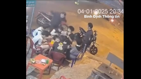 Nam sinh lớp 7 bị đánh đập ở Quy Nhơn lên cơn sốt, đau 2 bên bàng quang - Ảnh 1. Nam sinh lớp 7 bị đánh đập ở Quy Nhơn lên cơn sốt, đau 2 bên bàng quang - Ảnh 1.