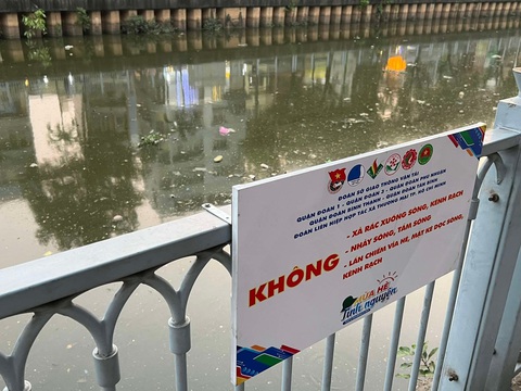 Kinh hoàng rác nhựa ngập tràn - Kỳ 4: Cứ tiện tay thì vứt, mặc kệ người khác dọn rác - Ảnh 2. Kinh hoàng rác nhựa ngập tràn - Kỳ 4: Cứ tiện tay thì vứt, mặc kệ người khác dọn rác - Ảnh 3.