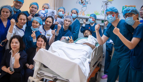 Nguyễn Xuân Son cử động được bàn ngón chân ngay sau phẫu thuật - Ảnh 1.