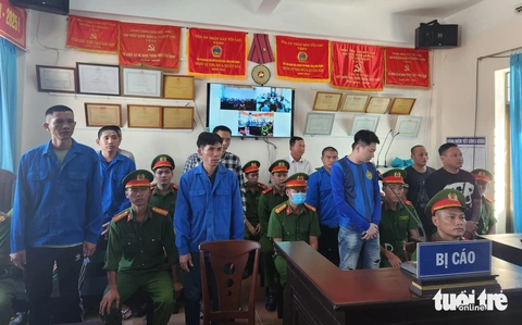 Xét xử nhóm ‘bảo kê’ mặt biển tại Kiên Giang - Ảnh 1.