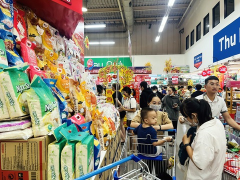Thị trường Tết bắt đầu sôi động - Ảnh 1. Thị trường Tết bắt đầu sôi động - Ảnh 1.