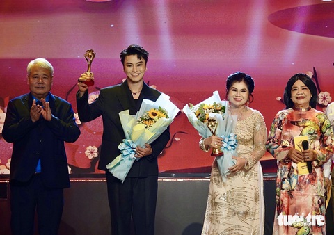 Anh trai vượt ngàn chông gai thắng lớn tại giải Mai Vàng 2024 - Ảnh 4. Anh trai vượt ngàn chông gai thắng lớn tại giải Mai Vàng 2024 - Ảnh 4.