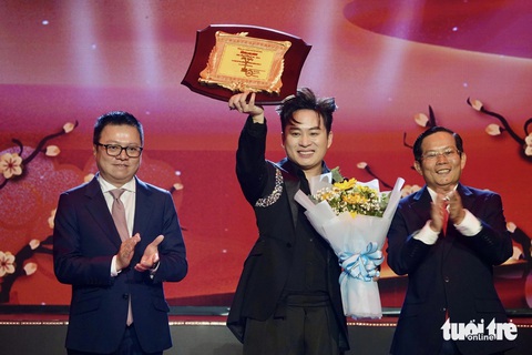 Anh trai vượt ngàn chông gai thắng lớn tại giải Mai Vàng 2024 - Ảnh 5. Anh trai vượt ngàn chông gai thắng lớn tại giải Mai Vàng 2024 - Ảnh 7.