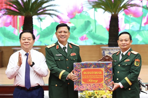 Tổng Bí thư Tô Lâm thăm và làm việc với Bộ Tư lệnh Quân khu 7 - Ảnh 3. Tổng Bí thư Tô Lâm thăm và làm việc với Bộ Tư lệnh Quân khu 7 - Ảnh 3.