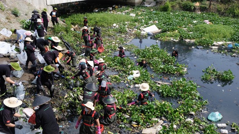 Kinh hoàng rác thải nhựa ngập tràn - Kỳ 5: Người trẻ 'gieo' lối sống xanh - Ảnh 3. Kinh hoàng rác nhựa ngập tràn - Kỳ 5: Người trẻ 'gieo' lối sống xanh - Ảnh 4.