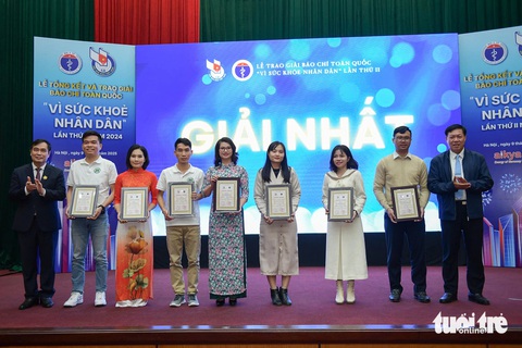 Báo Tuổi Trẻ đoạt giải nhì báo chí toàn quốc ‘Vì sức khỏe nhân nhân’ - Ảnh 2. Báo Tuổi Trẻ đoạt giải nhì báo chí toàn quốc ‘Vì sức khỏe nhân dân’ - Ảnh 2.