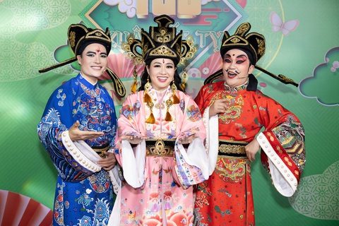 Kim Tử Long, Thoại Mỹ đóng Táo Xuân 2025 - Ảnh 1. Kim Tử Long, Thoại Mỹ đóng Táo Xuân 2025 - Ảnh 1.