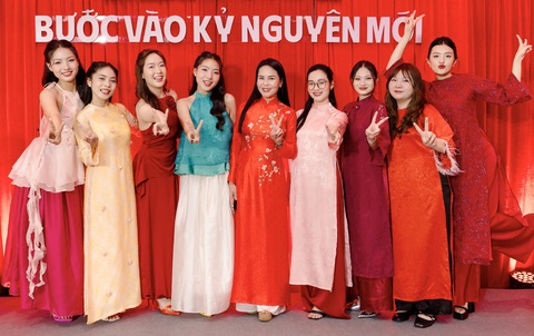 Đón xuân, đón Tết trên màn ảnh nhỏ - Ảnh 4. Đón xuân, đón Tết trên màn ảnh nhỏ - Ảnh 3.