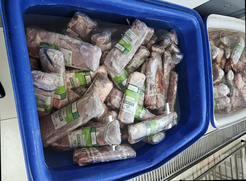 Bắt băng 'pháp sư' hô biến hơn chục tấn thịt trâu thành 'bò Nhật Wagyu' - Ảnh 2.