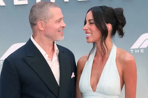 Brad Pitt và bạn gái dọn về sống chung, không ngại làm cha ở tuổi 61 - Tuổi  Trẻ Online