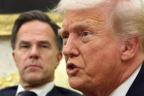 Ông Trump nói gì về quyết định áp lệnh trừng phạt mạnh tay với Nga? - Tuổi Trẻ Online