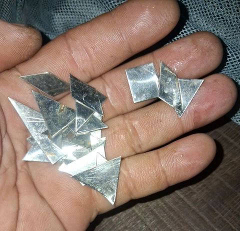 'Đinh tặc' rải 'át rô' bằng inox trên đường Đỗ Mười, vô hiệu hóa xe hút đinh - Ảnh 1. 'Đinh tặc' rải 'át rô' bằng inox trên đường Đỗ Mười, vô hiệu hóa xe hút đinh - Ảnh 1.