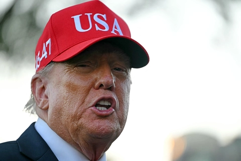 Ông Trump cập nhật vụ sa thải, phe Cộng hòa cảnh báo 'nỗi đau' của người Mỹ  vì chính phủ đóng cửa - Tuổi Trẻ Online