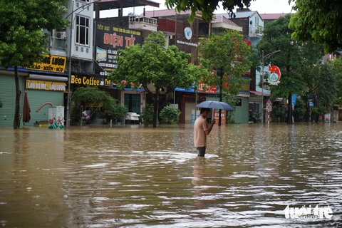 Lũ lụt ở Thái Nguyên vượt đỉnh lịch sử sau bão Yagi hơn nửa mét - Ảnh 6.