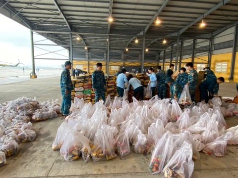 Mưa lũ sáng 20-11: Hai máy bay Mi-171, Mi-8 khởi động chờ lệnh cất cánh vào tâm lũ Đắk Lắk, Gia Lai - Ảnh 4.