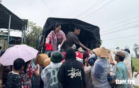 Những hình ảnh nhói lòng, tang thương từ tâm lũ Hòa Thịnh - Ảnh 18.