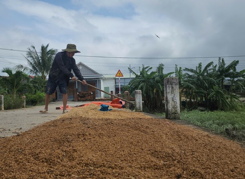 Tin đồn thất thiệt vỡ đập lúc lũ lên, cả nhà tháo chạy, 3 đứa trẻ thành mồ côi cha mẹ - Ảnh 3.