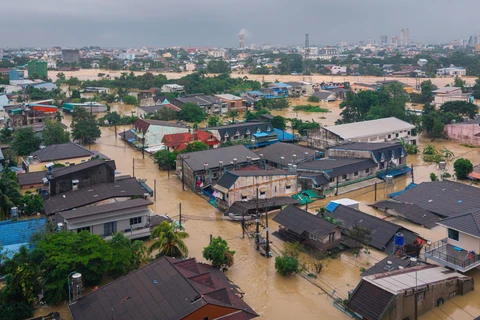 Thái Lan lũ lụt '300 năm có một': Ít nhất 33 người chết, hàng chục ngàn  người sơ tán - Tuổi Trẻ Online