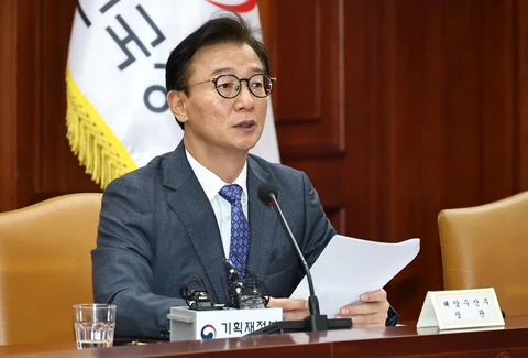 Bộ trưởng Hàn Quốc từ chức vì cáo buộc nhận hối lộ từ Giáo hội Thống nhất - Tuổi Trẻ Online