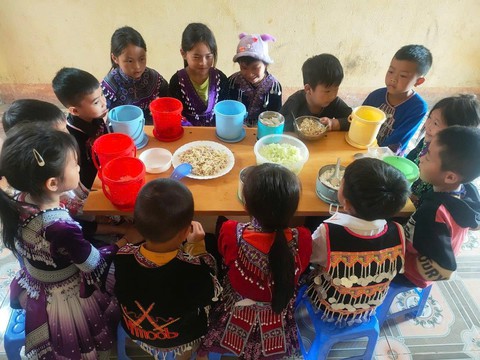 Dự án 'Nuôi em' lên tiếng công khai tài chính, cho biết dùng tiền lãi tiết kiệm vận hành dự án - Tuổi Trẻ Online