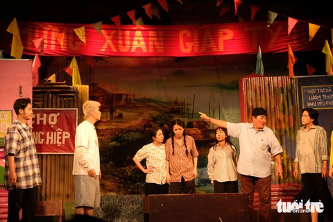 Việt Hương, Minh Nhí đưa khán giả trở về thời Tết xưa - Ảnh 3. Việt Hương, Minh Nhí đưa khán giả trở về thời Tết xưa - Ảnh 2.